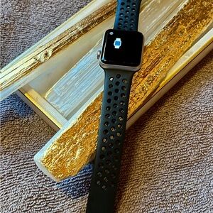 Apple Watch Series 2 Nike+ 42mm Large Case – Excellent Condition, Minimal Use